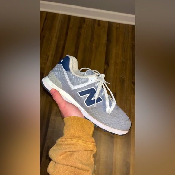 Gray and Navy Men’s New Balance 574 (Size 8.5) - Picture 1 of 3